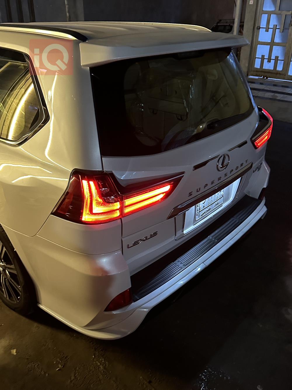 Lexus LX